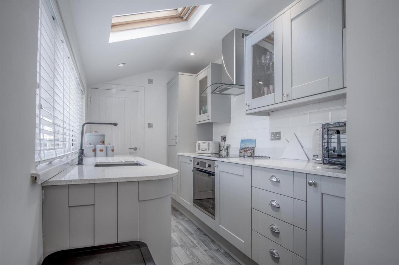 Hawtree Cottage - 2 Bedroom Cottage - Tenby Kültér fotó