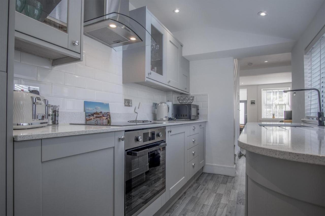 Hawtree Cottage - 2 Bedroom Cottage - Tenby Kültér fotó